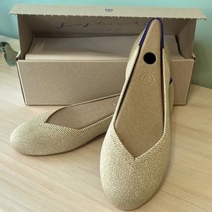 NWT Rothy's platinum metallic flat Size 10